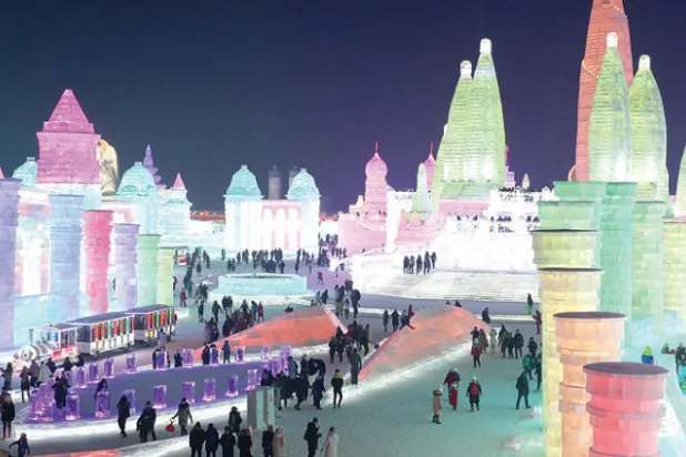 مهرجان لنحت الثلج والجليد في الصين