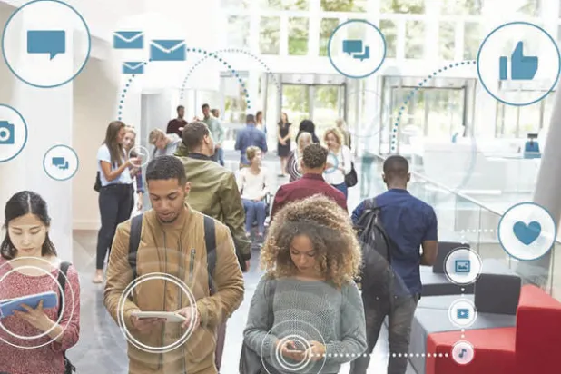 وسائل التواصل الاجتماعي... روابط مباشرة بين الجامعات والطلاب