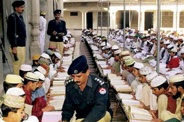 إسلام آباد تعزز علاقاتها مع المعاهد الدينية لمكافحة الإرهاب