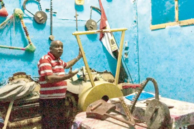 «سيد كابوريا» يحافظ على «السمسمية الأصلية» من الانقراض