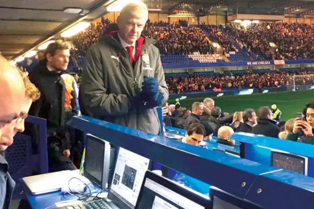 فينغر يستعيد ذكريات سيئة في مدرجات تشيلسي