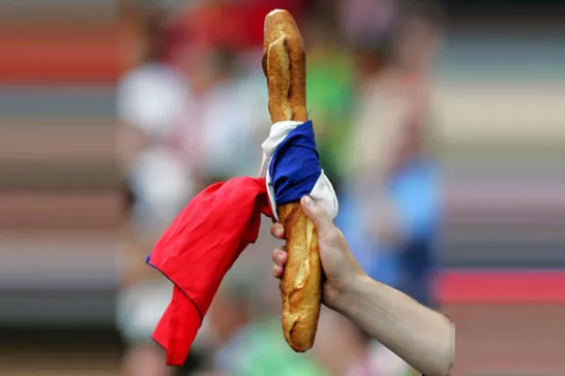 ماكرون: {الباغيت} محط حسد العالم