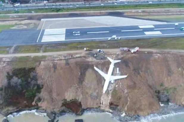 تركيا: طائرة تنزلق قرب البحر الأسود