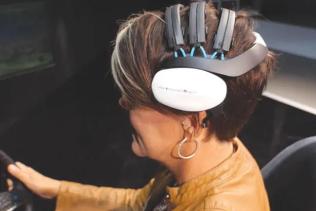 خوذة «نيسان» لقراءة موجات دماغ قائد السيارة