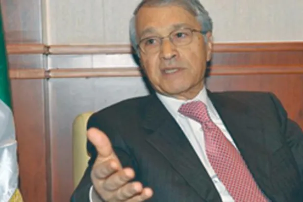 الجزائر: نشاط مكثّف لوزير الطاقة السابق يثير تكهنات برغبته في خلافة بوتفليقة