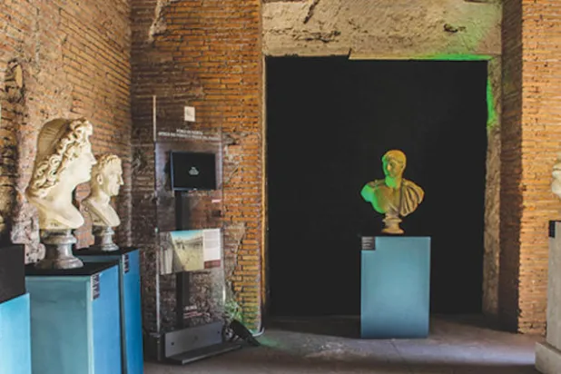 جانب من المعرض