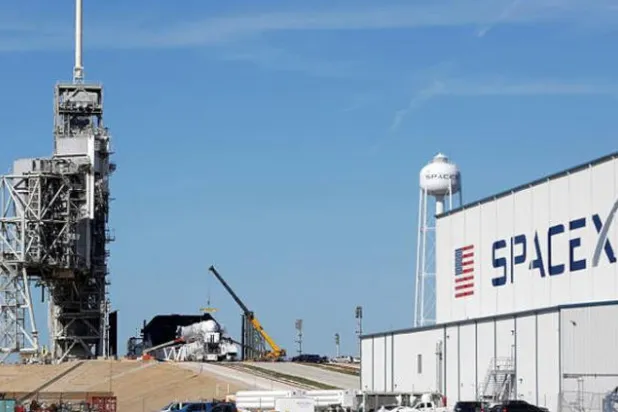 الاستعداد لإطلاق أقوى صاروخ في العالم إلى الفضاء