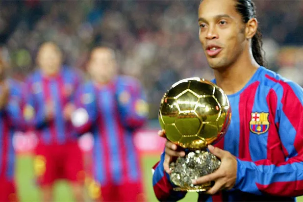 «الساحر» رونالدينيو يعلن اعتزاله نهائياً