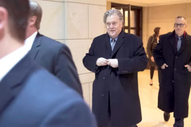 أنباء عن إبرام بانون صفقة مع المحقق الخاص في قضية «الصلات الروسية»