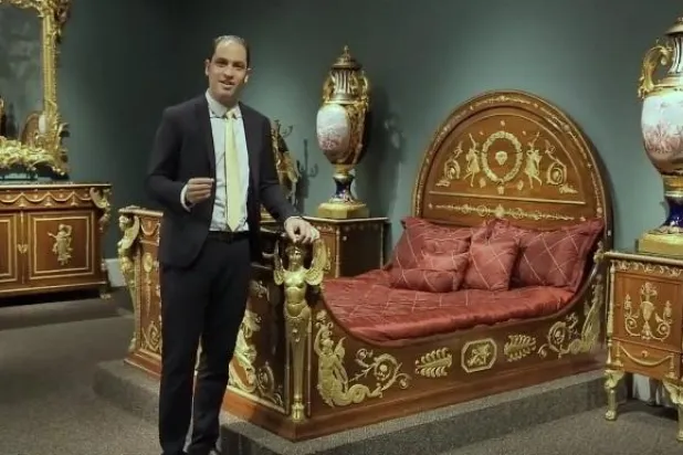 بعد 5 سنوات من اختفائها... غرفة نوم للملك فاروق للبيع بمليون دولار