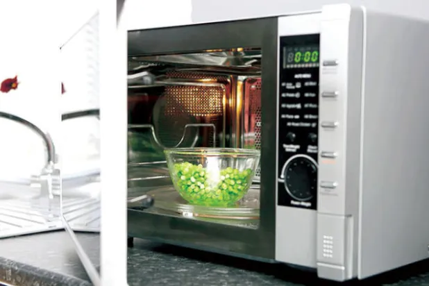 أفران المايكرويف تنتج ثاني أكسيد كربون يعادل عوادم 7 ملايين سيارة