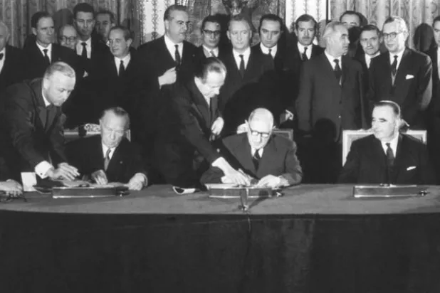 ماكرون يريد «اتفاق إليزيه» جديداً بعد 55 سنة على توقيعه