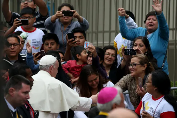 بين الغرابة والإنسانية... مواقف في جولة البابا بأميركا اللاتينية