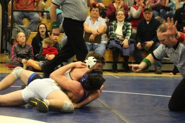 أم تحول مصارعة للناشئين إلى شجار جماعي في ألمانيا