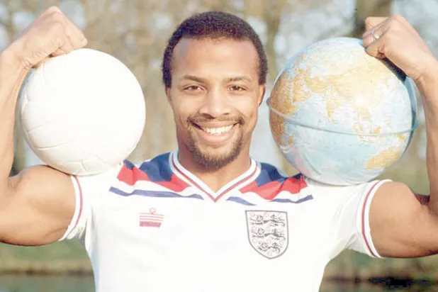 رسالة إلى الراحل ريجيس: نجاحكم كسر حاجز  «التحيّز العنصري» في الملاعب