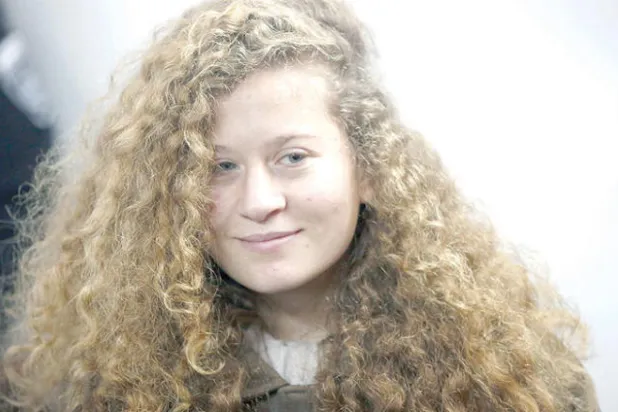 شاعر يهودي يشيد بعهد التميمي ويشبهها بآنا فرانك