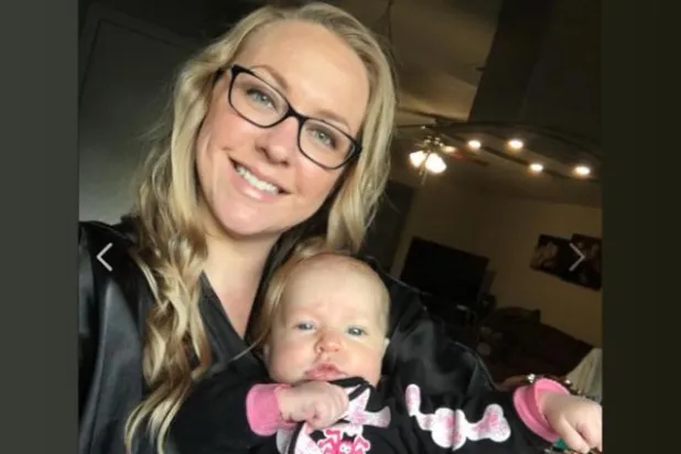 الشرطة الأميركية تحتجز سيدة لمعاناتها من «اكتئاب ما بعد الولادة»