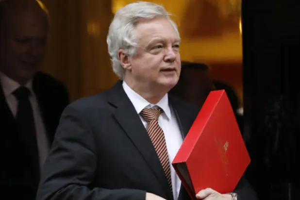 تيريزا ماي تمهد لما بعد بريكست بزيارة للصين