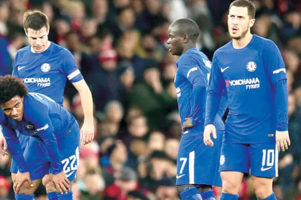 تأثر تشيلسي بإصابة وليان (يسار) لكن منع الكرة من الوصول إلى هازارد كان له الأثر الأكبر