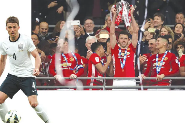 مايكل كاريك... أسطورة خط الوسط الذي لم يحظ بالتقدير المناسب