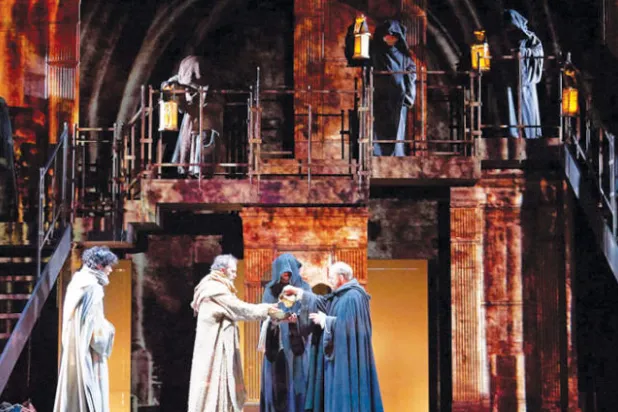 رواية «اسم الوردة» لأمبيرتو إيكو... مسرحياً للمرة الأولى