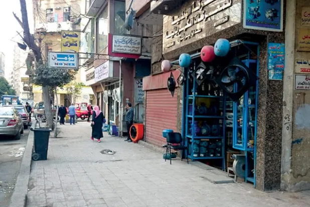 شارع «نجيب الريحاني» وسط القاهرة... من الفن إلى بيع قطع الغيار