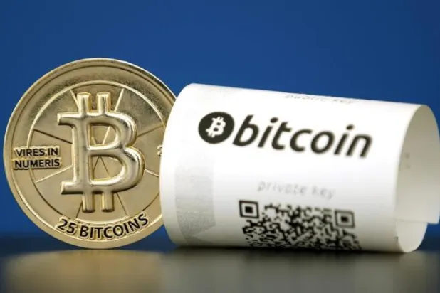 من البيتزا إلى كرة القدم... قصة الصفقات الأولى المعقودة بعملة الـ«بيتكوين»