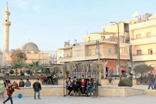 أكراد في عفرين أمس (أ.ف.ب)