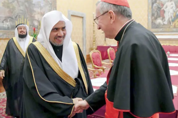 العيسى يناقش مع أمين سر الفاتيكان ملفات التعاون وتعزيز القيم المشتركة