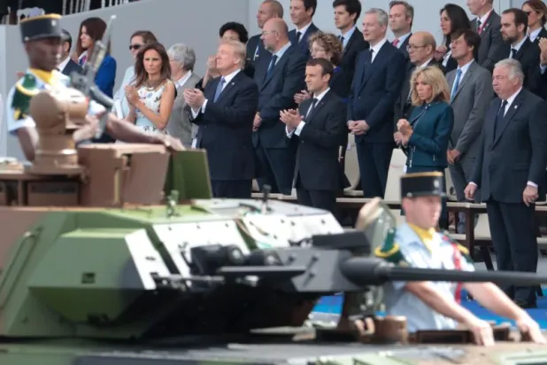 جانب من العرض العسكري في باريس بذكرى يوم الباستيل بحضور الرئيسين الفرنسي والأميركي - أرشيفية (أ.ف.ب)