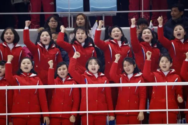 فريق المشجعات من كوريا الشمالية (رويترز)