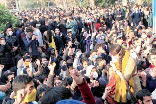 إيران... الدين أداة آيديولوجية في يد السلطة السياسية