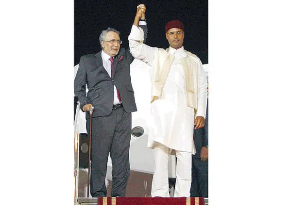 سيف الإسلام القذافي وعبد الباسط المقرحي في طرابلس عام 2009 (أ.ف.ب)