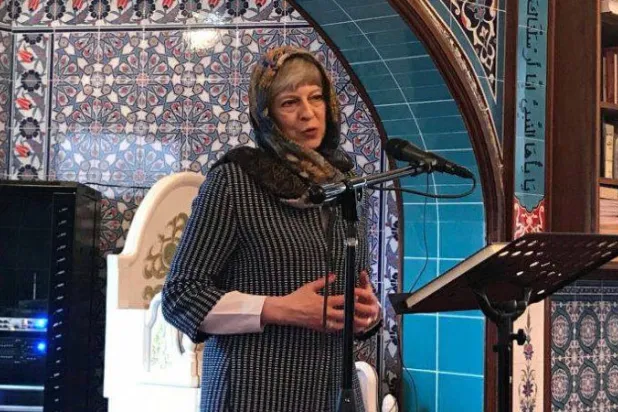 لماذا ارتدت رئيسة الوزراء البريطانية الحجاب؟