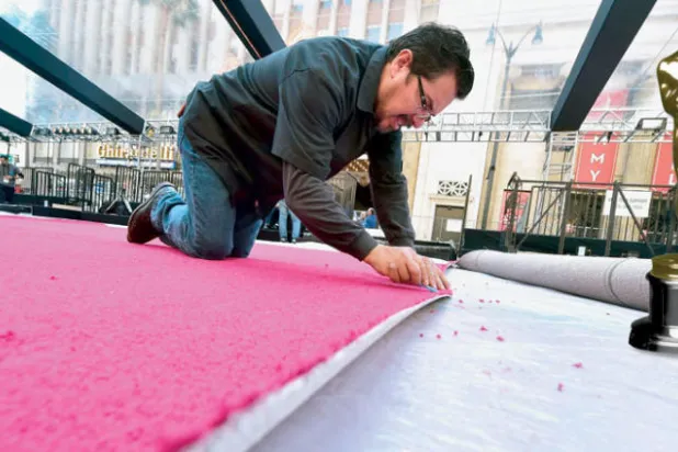 تمثال الاوسكار يبقى ملكاً للأكاديمية - مد السجاد الأحمر لحفل توزيع جوائز الاوسكار بدأ في لوس انجليس (أ.ف.ب)