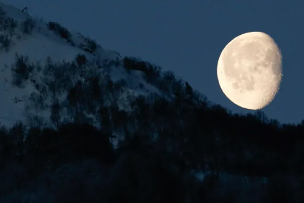 مسبار صيني لغزو الجانب المظلم من القمر