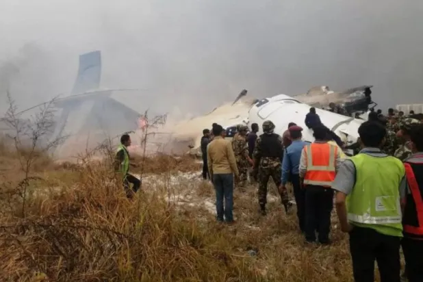 سقوط طائرة ركاب بنغلاديشية أثناء هبوطها في مطار بنيبال