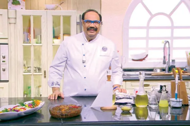 الشيف شربيني في المطبخ