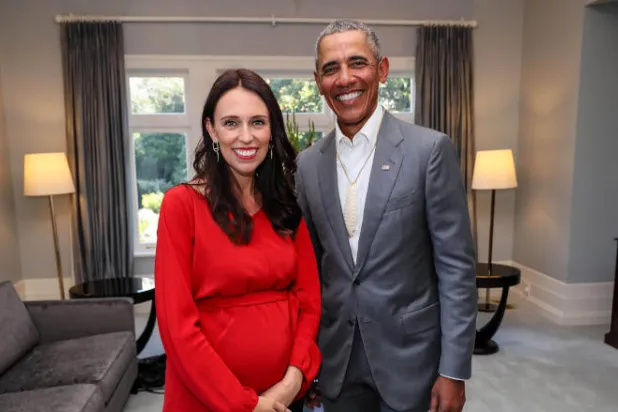 أوباما يقدم نصائح أبوة وأمومة لرئيسة الوزراء النيوزيلندية