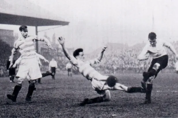 مباراة ستوكبورت ودونكاستر استمرت 203 دقائق ولم يوقفها سوى الظلام