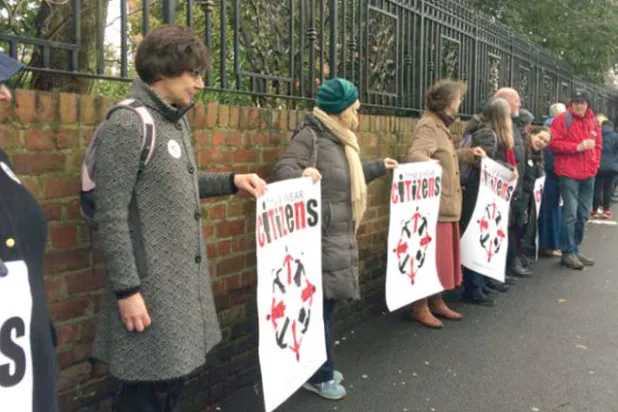مدن بريطانية تقدم الحب والصداقة للمسلمين