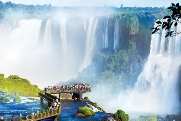 شلالات إغوازو... إحدى عجائب الطبيعة