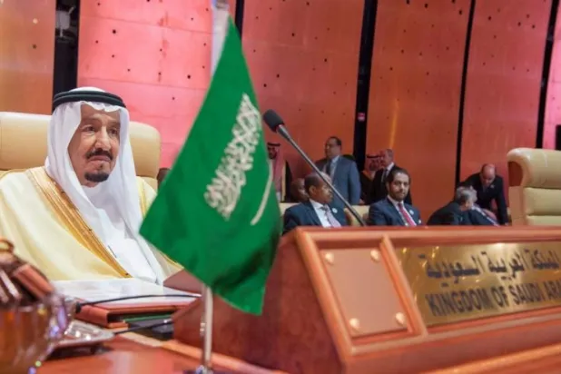 خادم الحرمين الشريفين الملك سلمان بن عبد العزيز خلال افتتاح أعمال القمة العربية الـ29 في الظهران (واس)