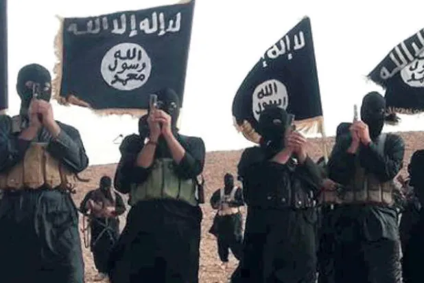 «دواعش» يستعرضون في الرقة قبل هروبهم («الشرق الأوسط»)