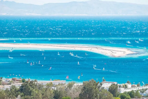 بحيرة مثالية لعشاق ركوب الأمواج