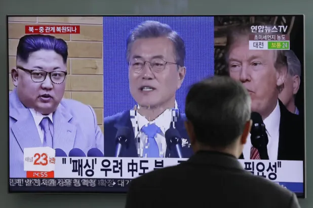 الرئيس الأميركي دونالد ترمب قد يلتقي بنظيره الكوري الجنوبي مون جيه - إن قبل قمته مع زعيم كوريا الشمالية (أ.ب)