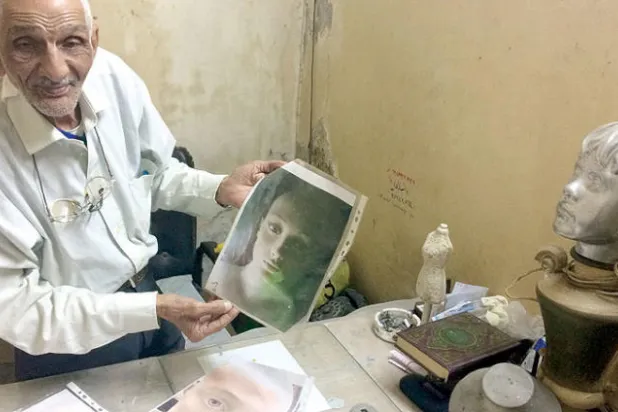 حكاية ربيع وخريف أشهر صانع مانيكان في مصر