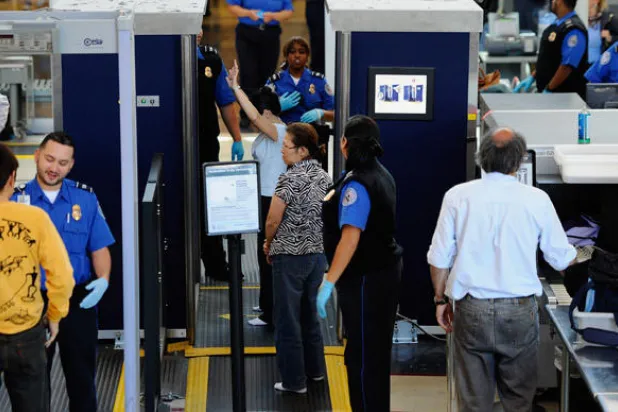 أميركا تطالب بتفتيش أكثر صرامة للمسافرين القادمين إليها