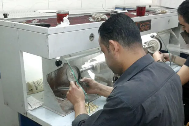 ورش القاهرة الفاطمية تبدع في صياغة الذهب بأشكال متنوعة