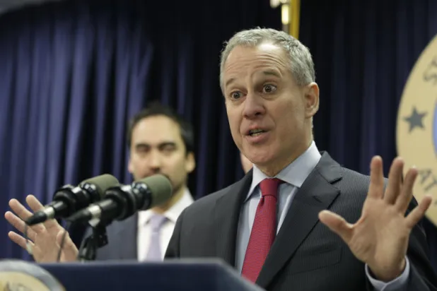 (إيريك شنايدرمان المدعي العام لولاية نيويورك (أ.ب)
